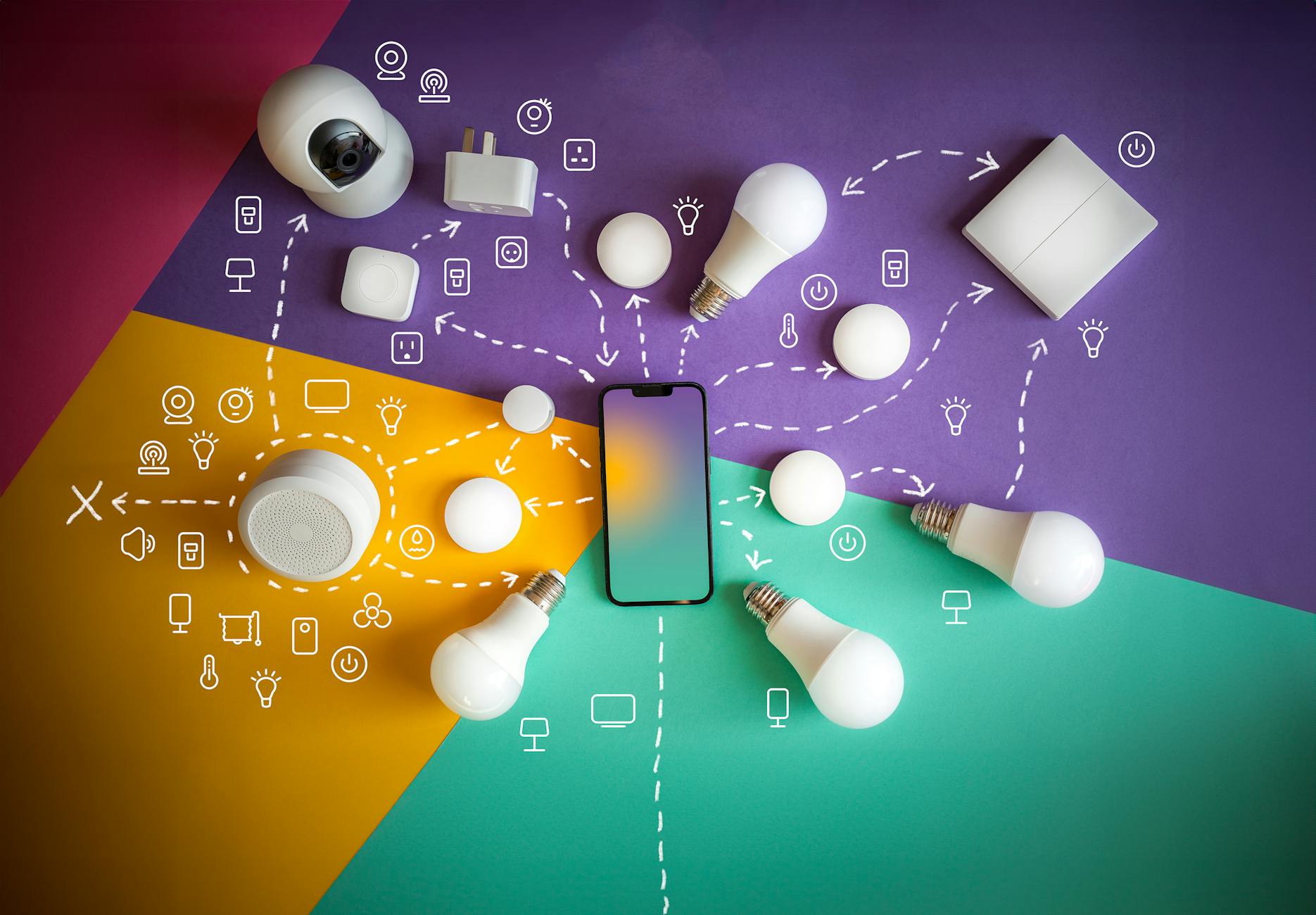 Frameworki do zarządzania flotą urządzeń IoT w dużych sieciach rozproszonych Smartfon i urządzenia smart home na biurku symbolizujące sieć IoT